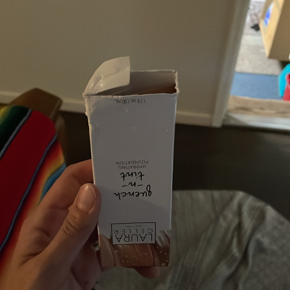 Laura Geller Quench-N-Tint Hydrating Foundation, Medium/Deep, 1.7 Fl Oz - Picture 3 of 5
